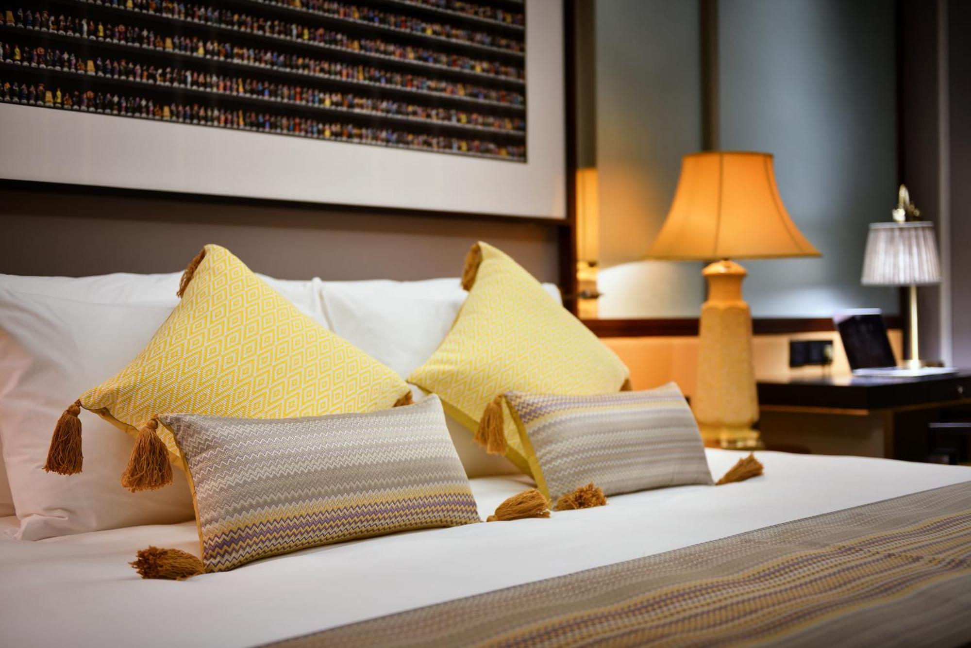 Silk Path Grand Sapa Resort & Spa Экстерьер фото A bed with cushions