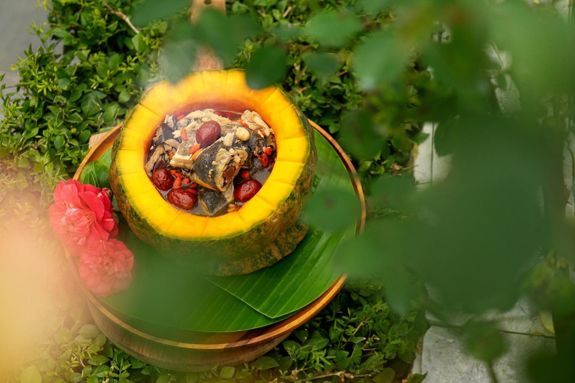 Silk Path Grand Sapa Resort & Spa Экстерьер фото A pineapple salad