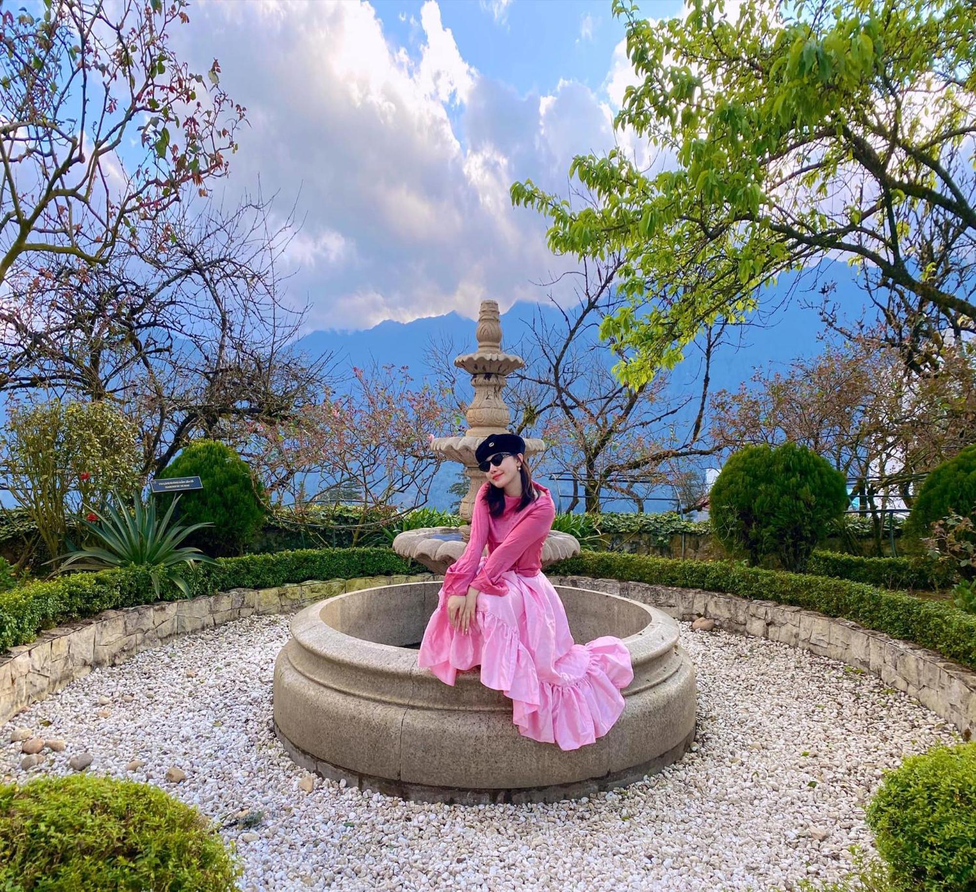Silk Path Grand Sapa Resort & Spa Экстерьер фото A woman in a hanbok at the N Seoul Tower