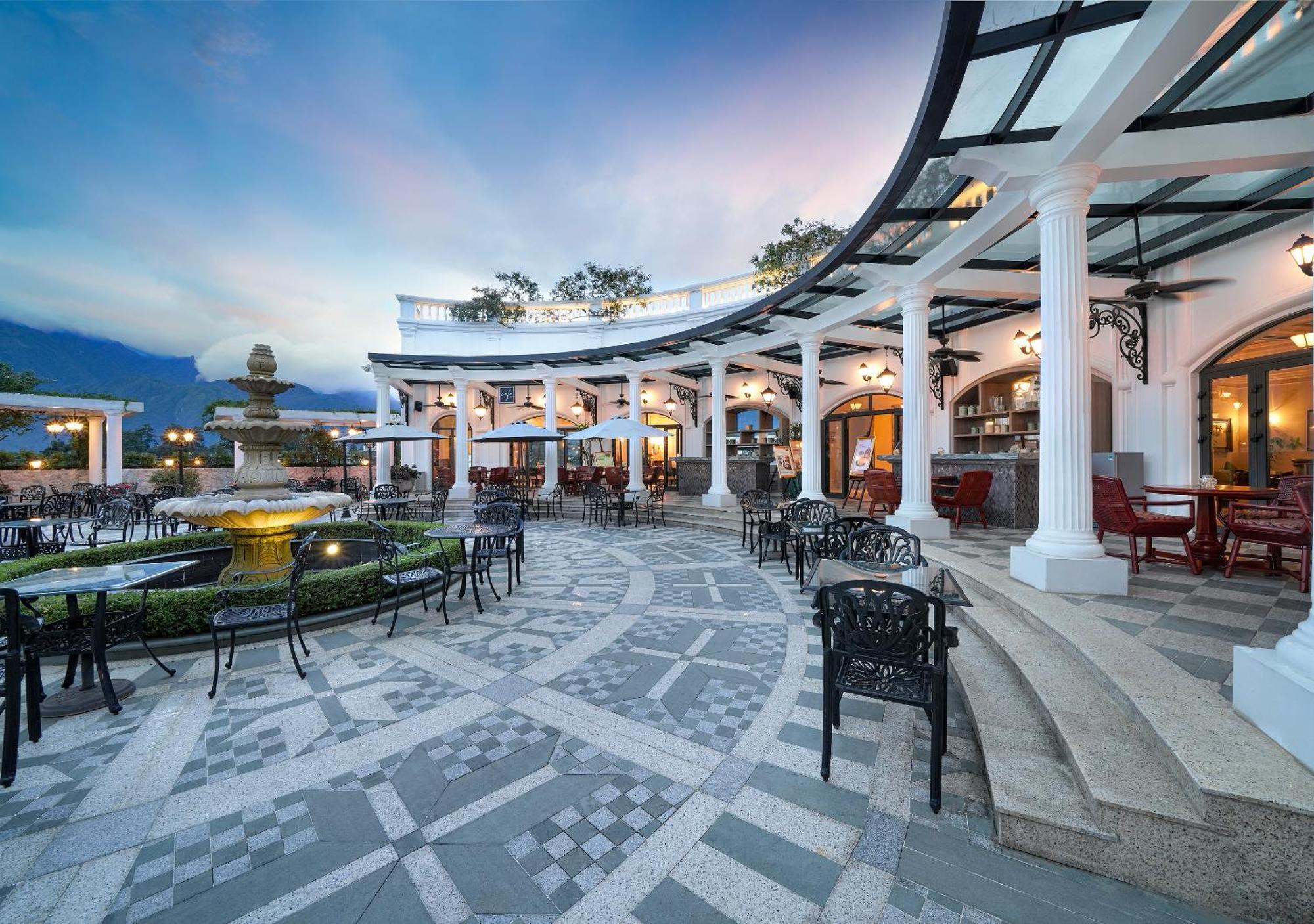 Silk Path Grand Sapa Resort & Spa Экстерьер фото The restaurant at the hotel