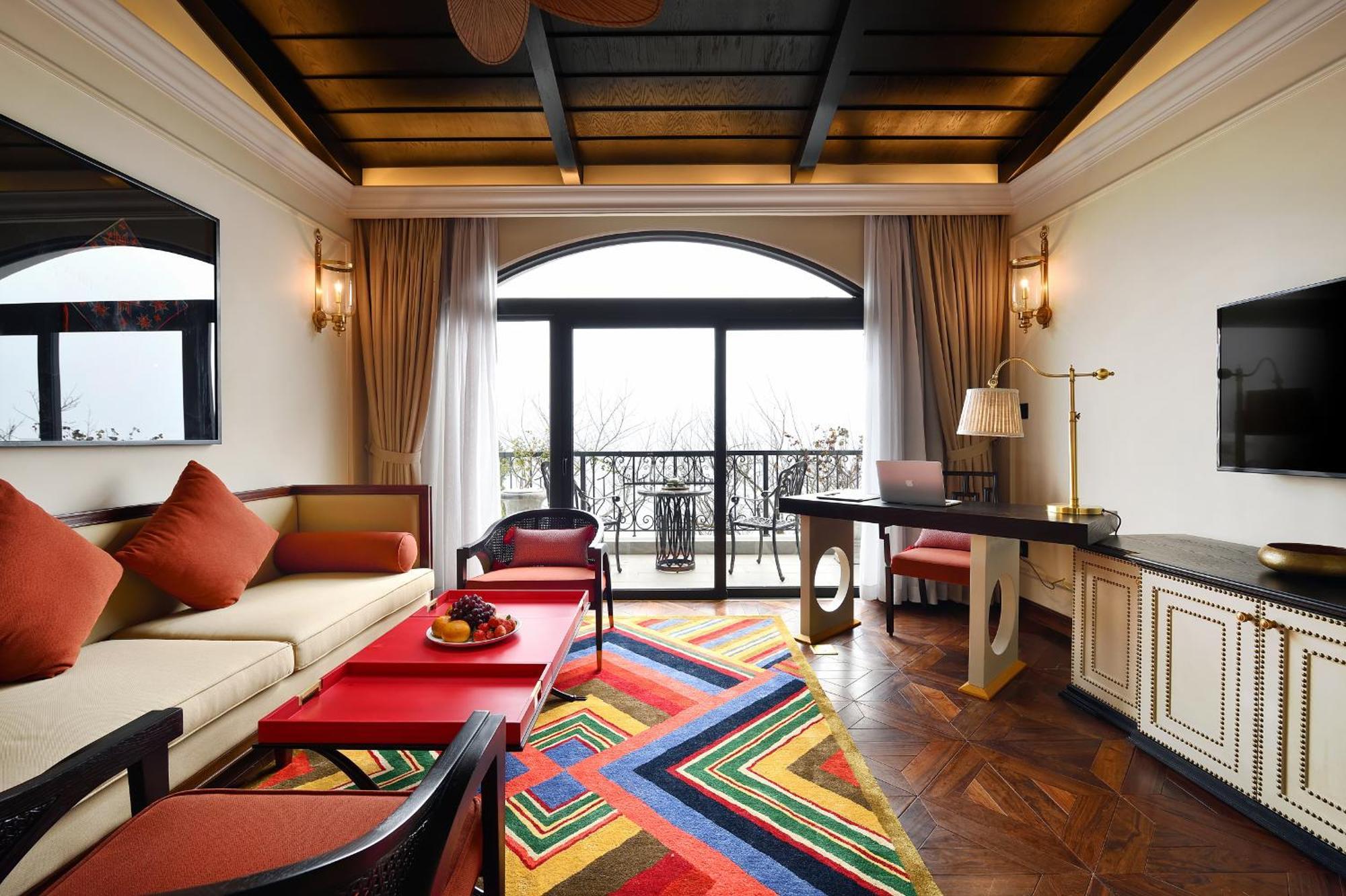 Silk Path Grand Sapa Resort & Spa Экстерьер фото A suite at the hotel